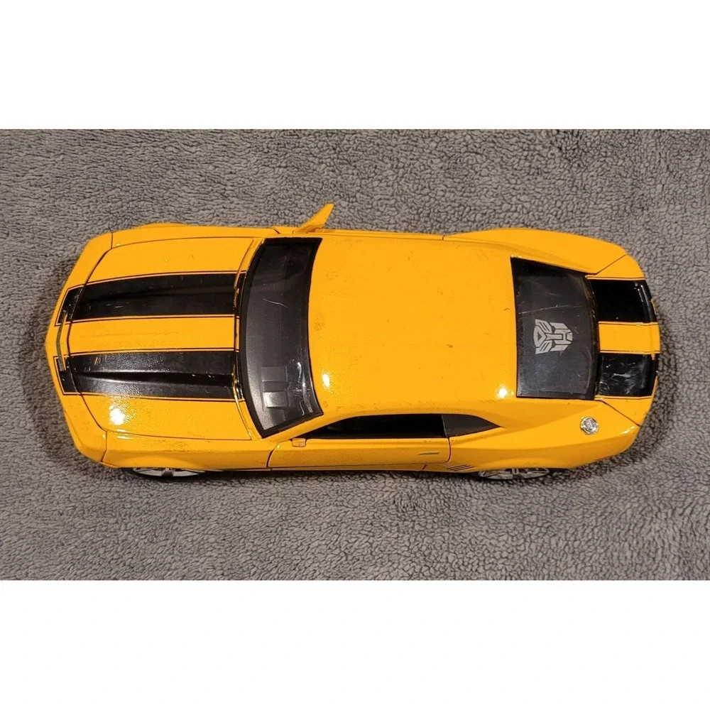 Jada 2006 Chevrolet Camaro Concept Bumblebee Yellow Diecast Model Car